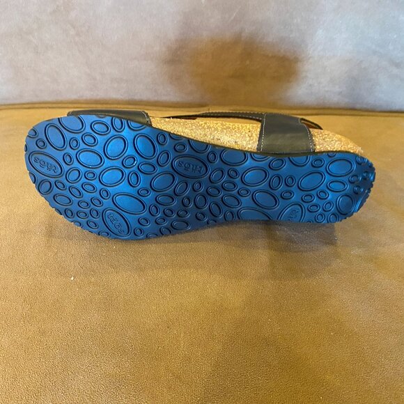 Taos Footwear Black and Tan Sandals - Picture 3 of 3